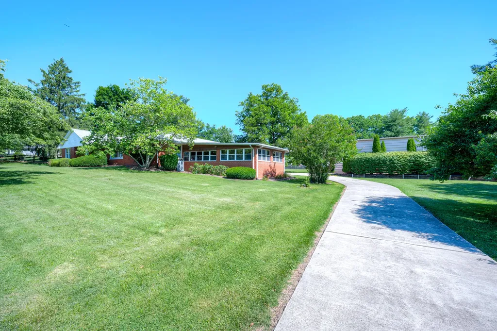 4861 Winchester Road Lexington KY 40509