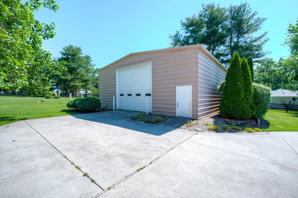 4861 Winchester Road Lexington KY 40509