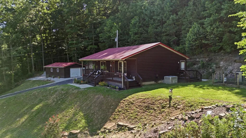 850 Cliffs Edge Road East Bernstadt KY 40729