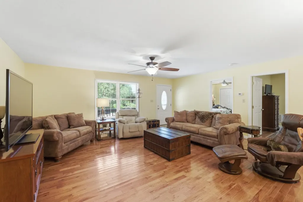 850 Cliffs Edge Road East Bernstadt KY 40729