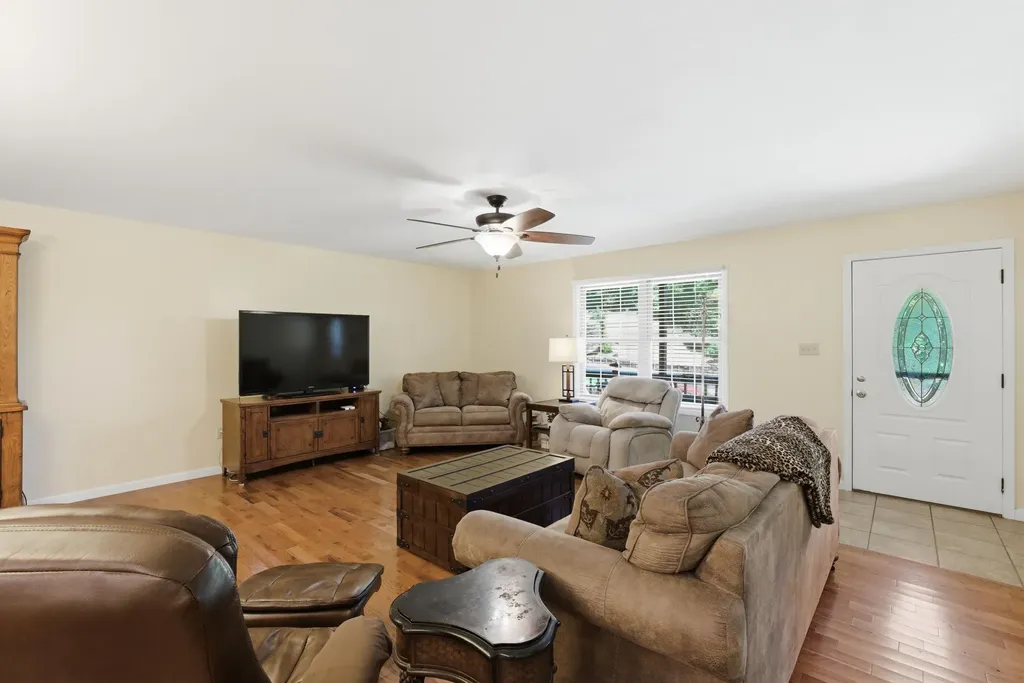 850 Cliffs Edge Road East Bernstadt KY 40729