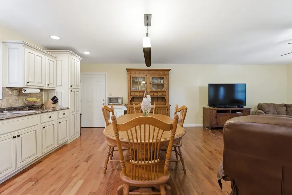 850 Cliffs Edge Road East Bernstadt KY 40729