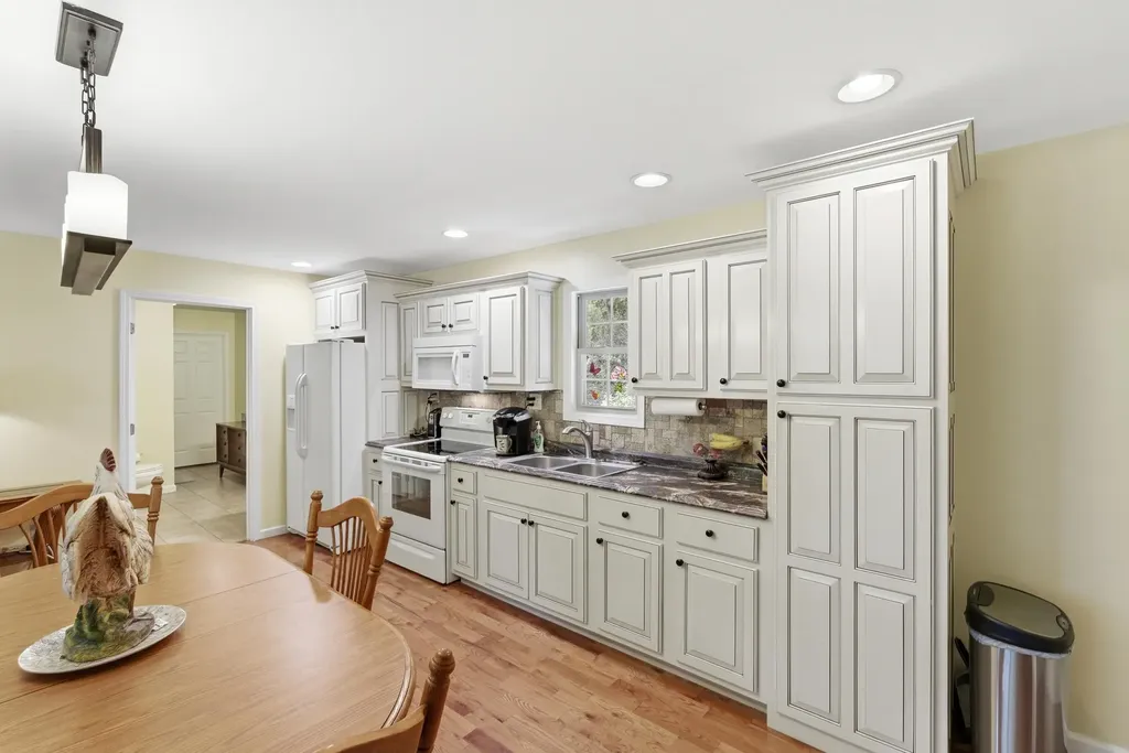 850 Cliffs Edge Road East Bernstadt KY 40729