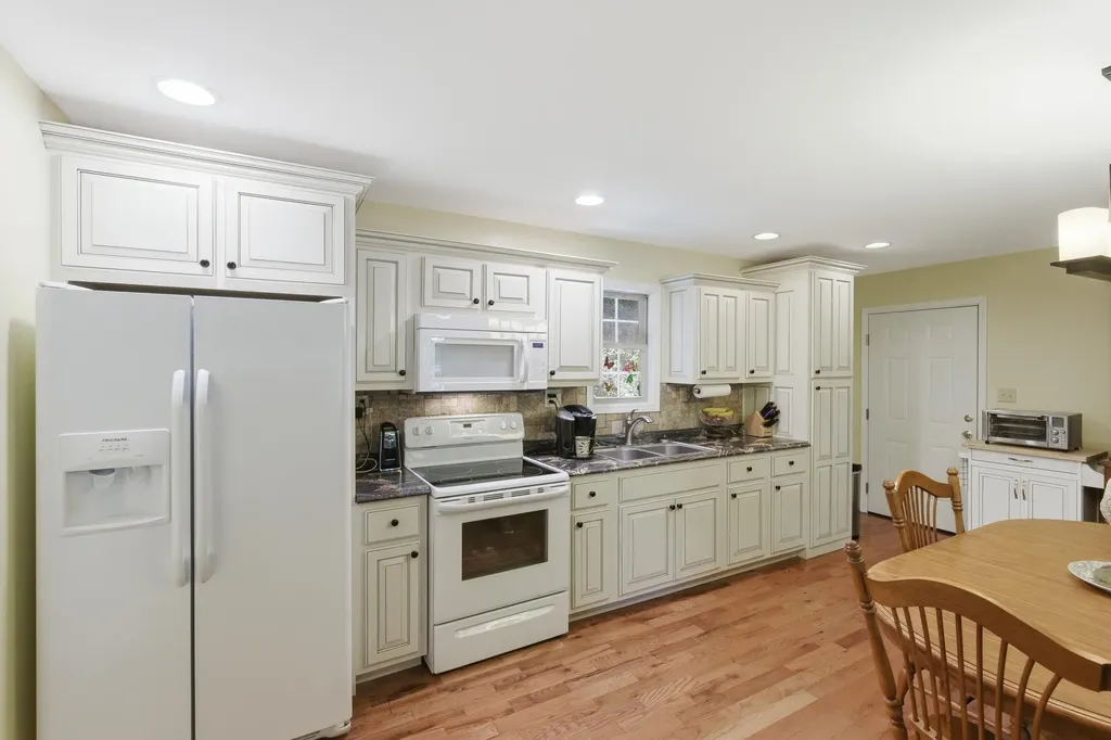 850 Cliffs Edge Road East Bernstadt KY 40729