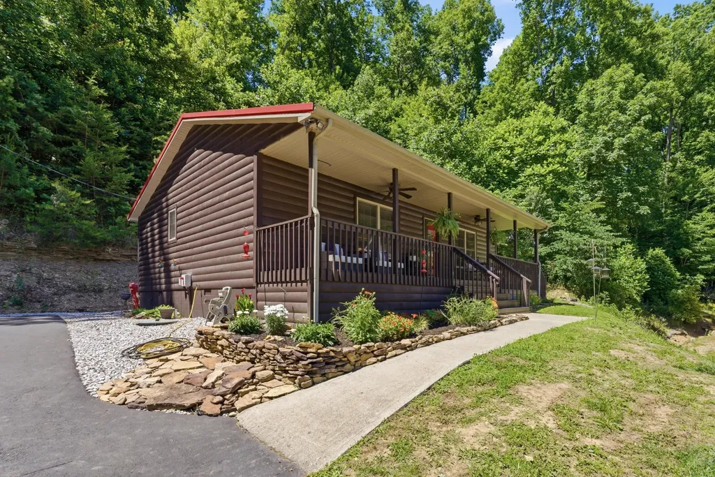 850 Cliffs Edge Road East Bernstadt KY 40729