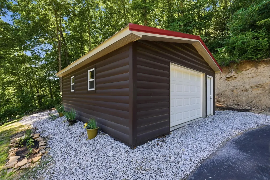 850 Cliffs Edge Road East Bernstadt KY 40729