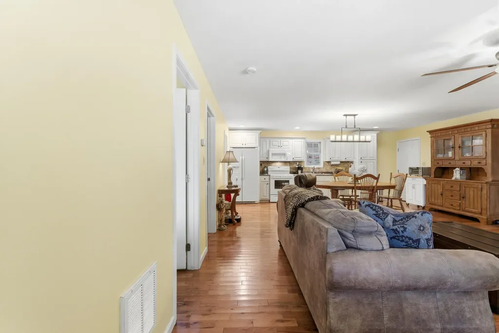 850 Cliffs Edge Road East Bernstadt KY 40729