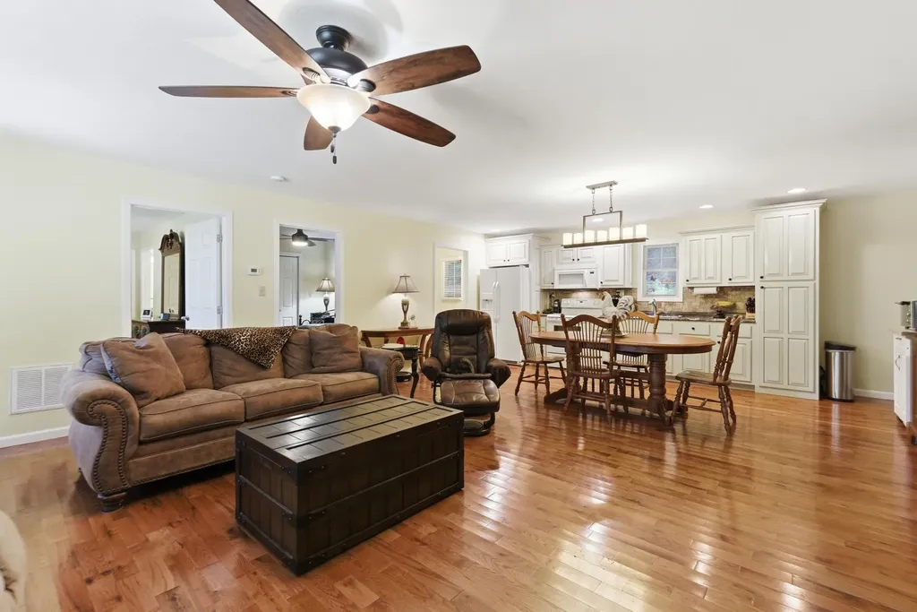 850 Cliffs Edge Road East Bernstadt KY 40729