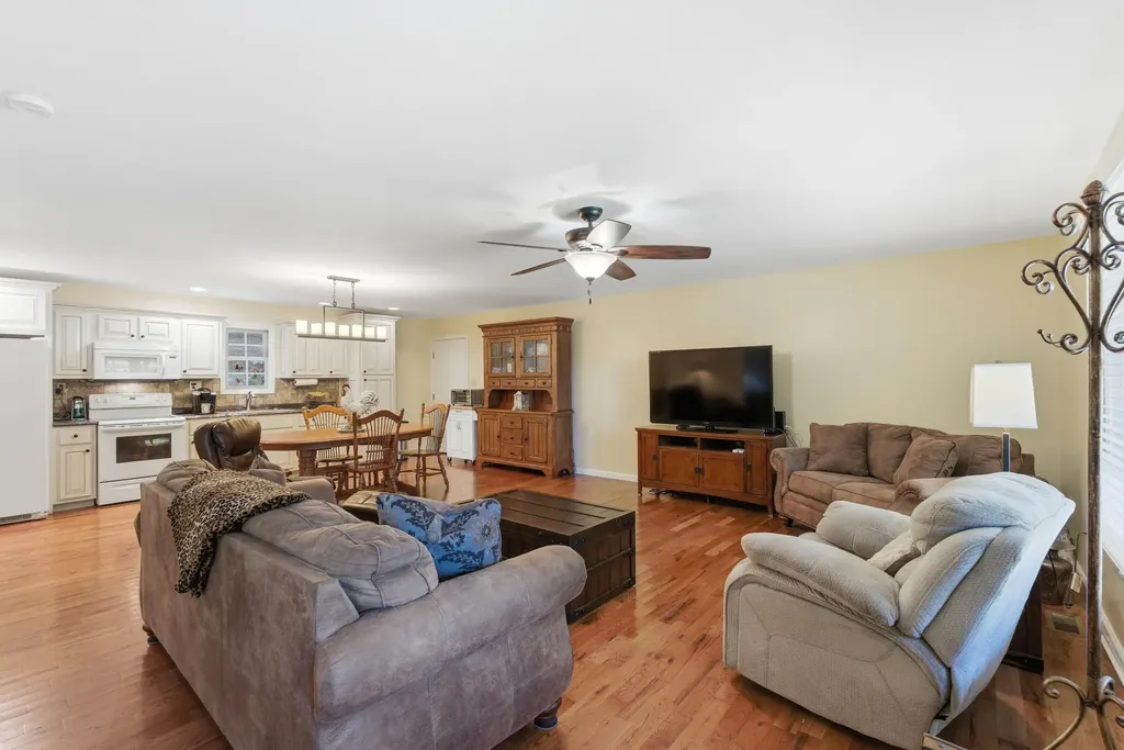 850 Cliffs Edge Road East Bernstadt KY 40729