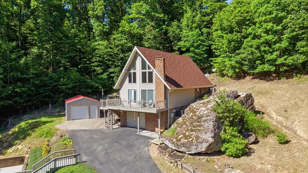 832 Cliffs Edge Road East Bernstadt KY 40729