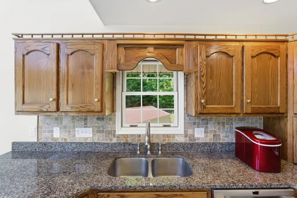 832 Cliffs Edge Road East Bernstadt KY 40729