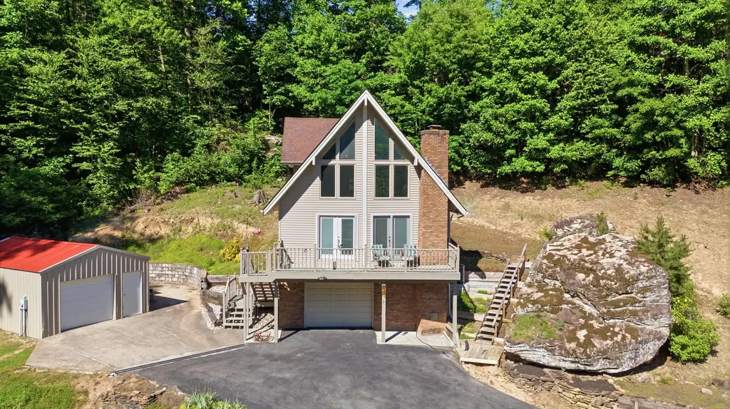 832 Cliffs Edge Road East Bernstadt KY 40729