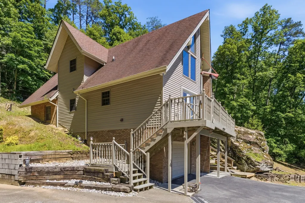 832 Cliffs Edge Road East Bernstadt KY 40729