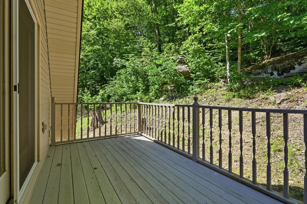 832 Cliffs Edge Road East Bernstadt KY 40729