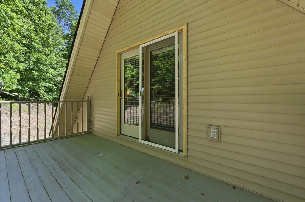832 Cliffs Edge Road East Bernstadt KY 40729