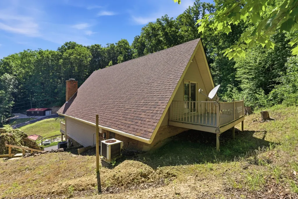 832 Cliffs Edge Road East Bernstadt KY 40729