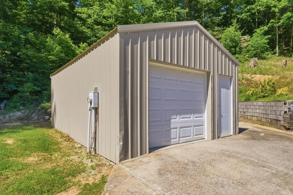 832 Cliffs Edge Road East Bernstadt KY 40729