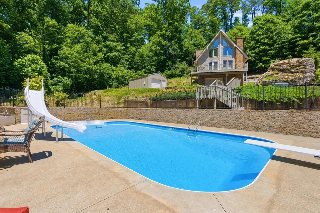 832 Cliffs Edge Road East Bernstadt KY 40729