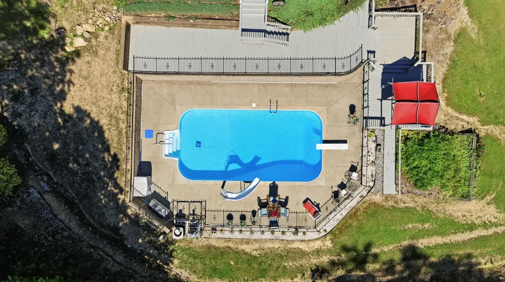 832 Cliffs Edge Road East Bernstadt KY 40729