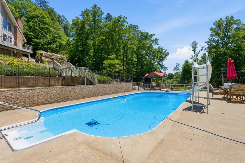 832 Cliffs Edge Road East Bernstadt KY 40729