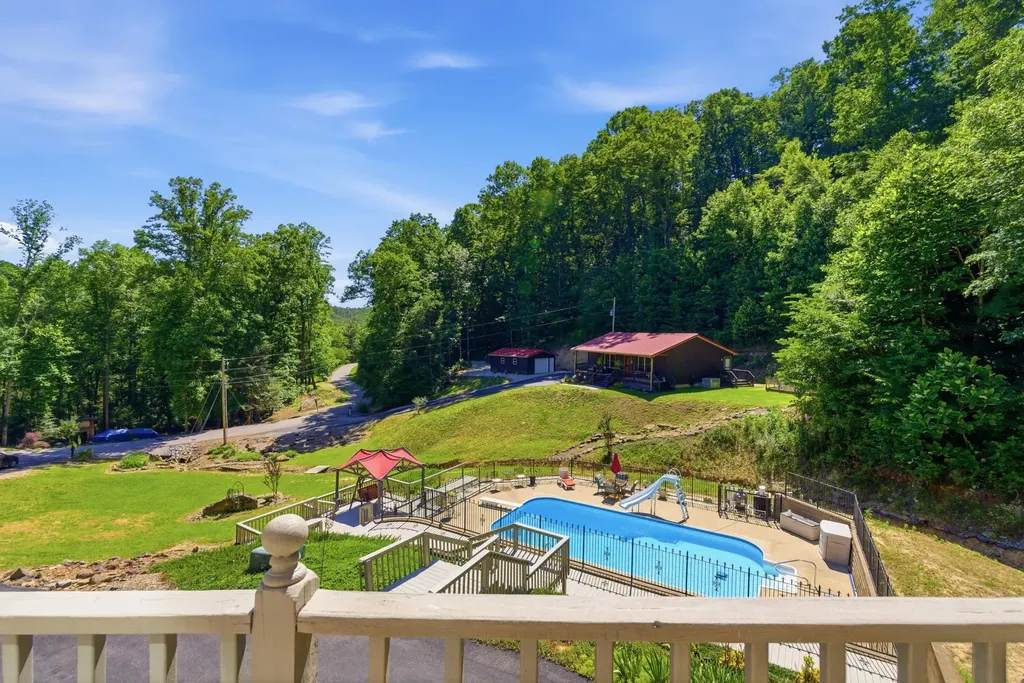 832 Cliffs Edge Road East Bernstadt KY 40729