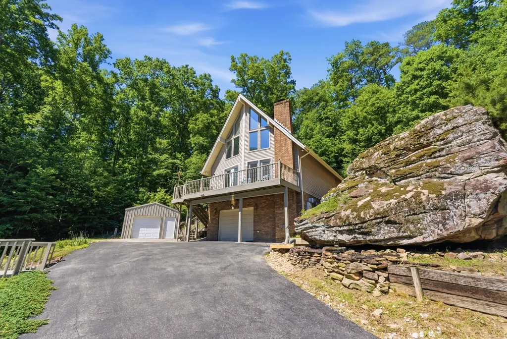 832 Cliffs Edge Road East Bernstadt KY 40729