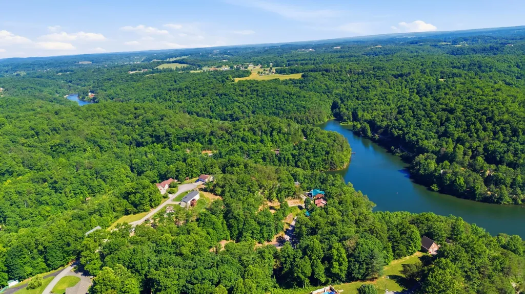 832 Cliffs Edge Road East Bernstadt KY 40729