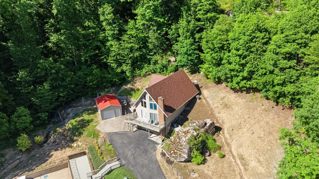 832 Cliffs Edge Road East Bernstadt KY 40729