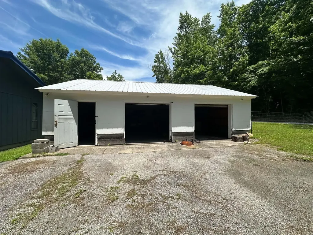 49 Moore Creek Road Fourmile KY 40939
