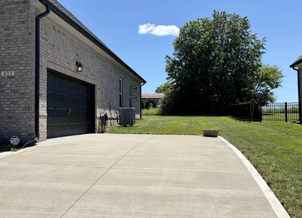 423 Houston Oaks Drive Paris KY 40361