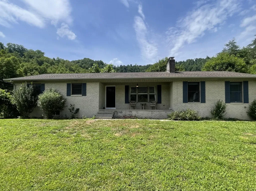 1153 Key 718 Flat Lick KY 40935