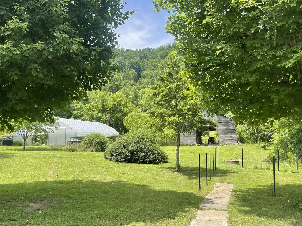 1153 Key 718 Flat Lick KY 40935