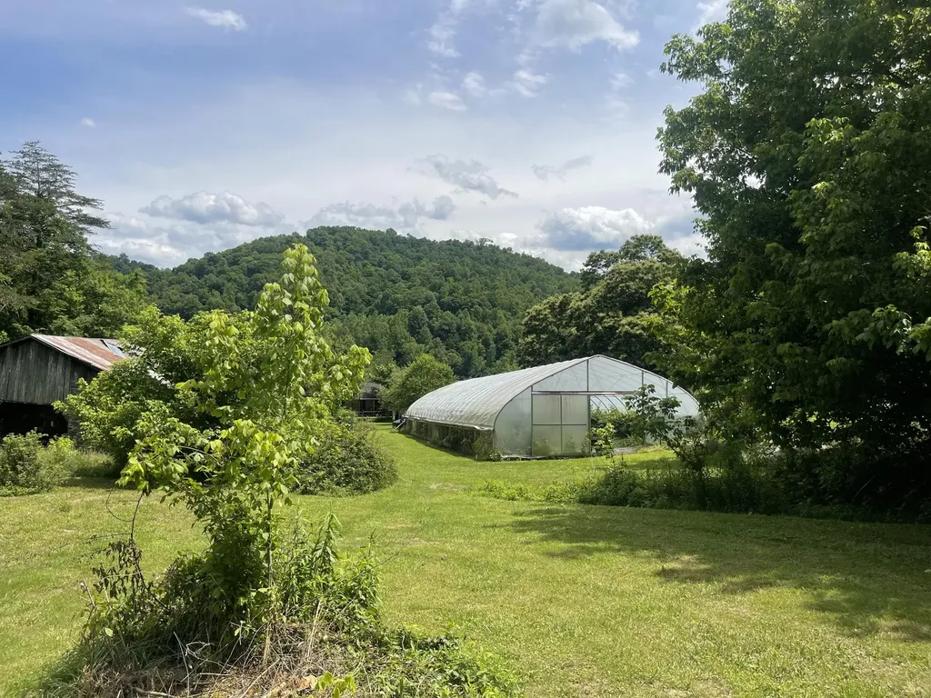 1153 Key 718 Flat Lick KY 40935