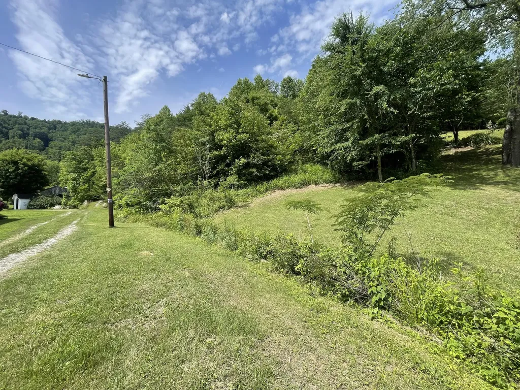 1153 Key 718 Flat Lick KY 40935