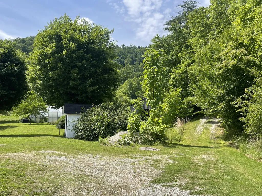 1153 Key 718 Flat Lick KY 40935