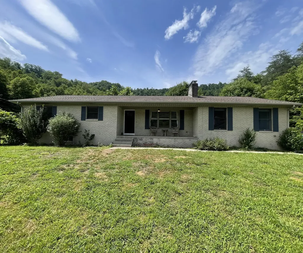 1153 Key 718 Flat Lick KY 40935