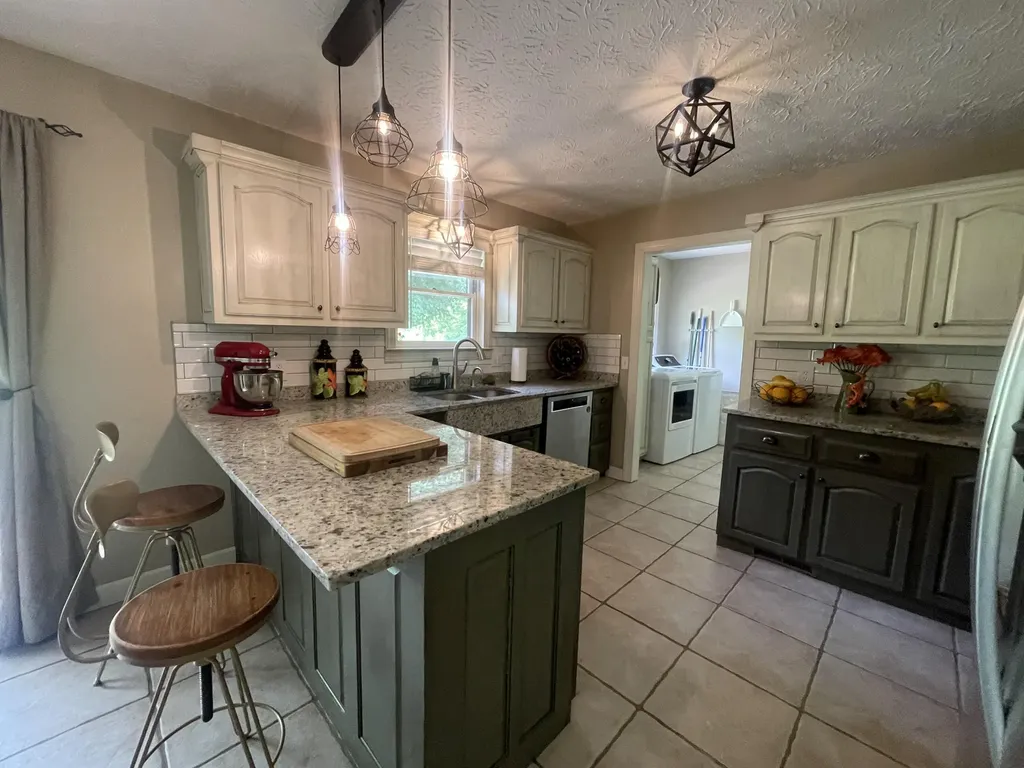 1153 Key 718 Flat Lick KY 40935