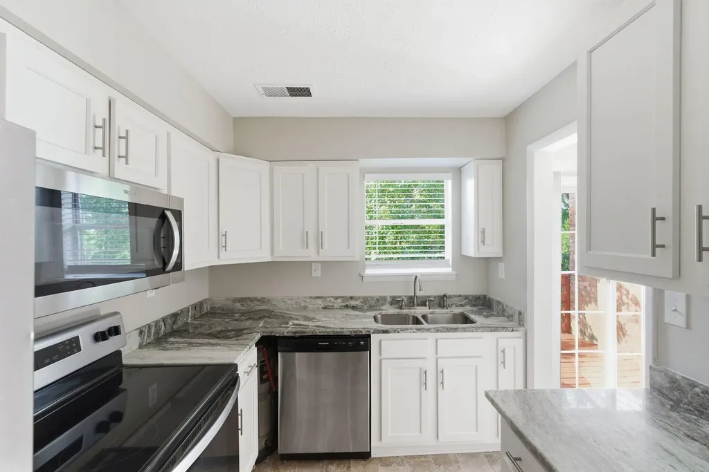 421 Redding Road Lexington KY 40517