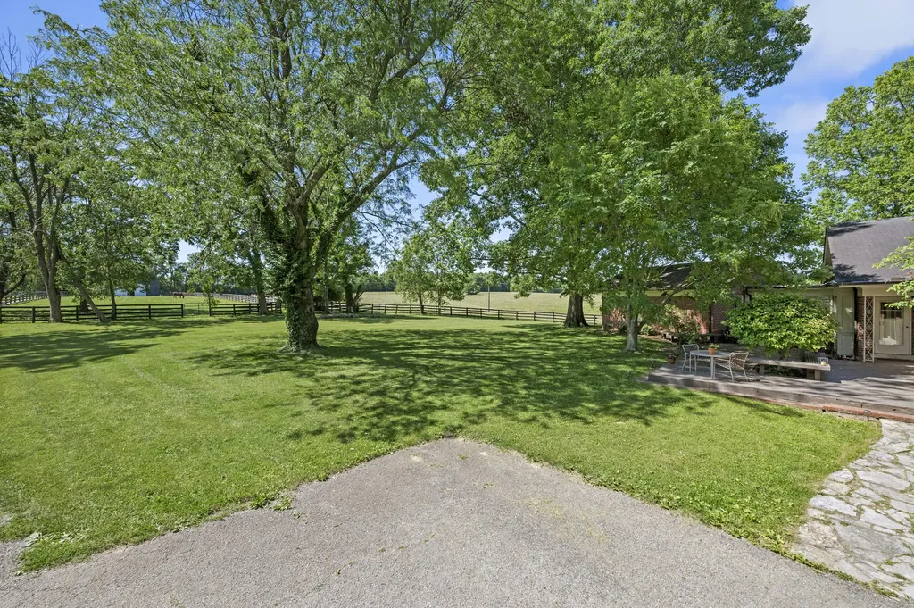 4036 N Cleveland Road Lexington KY 40516