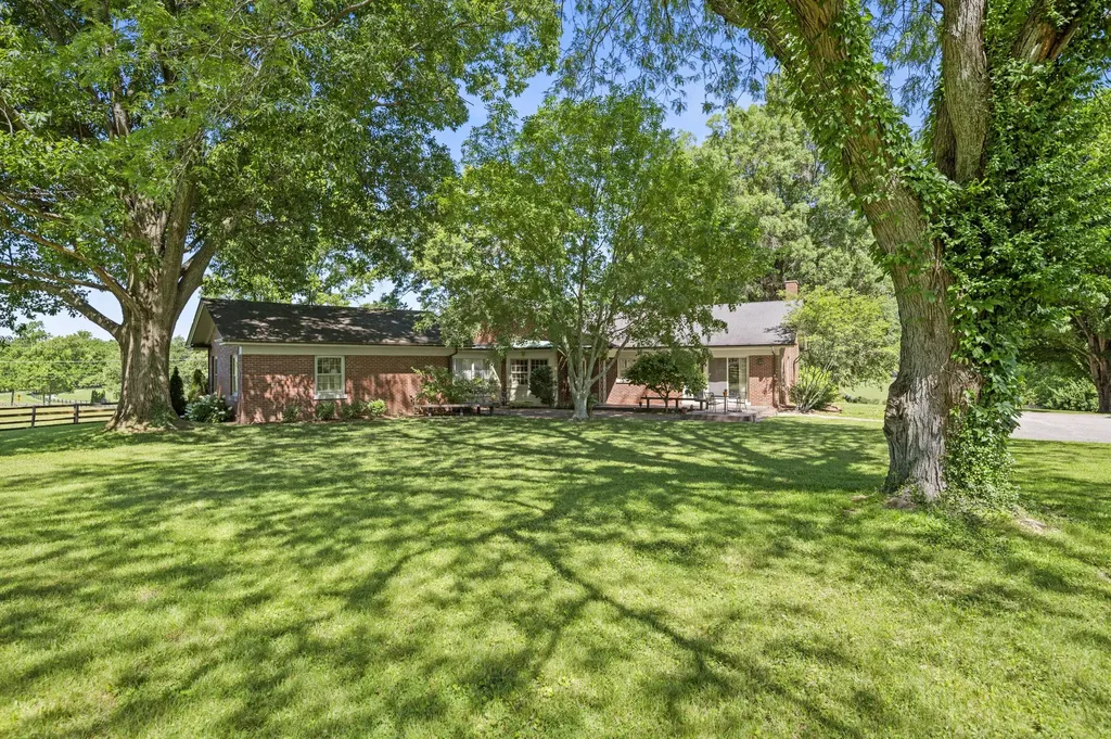 4036 N Cleveland Road Lexington KY 40516