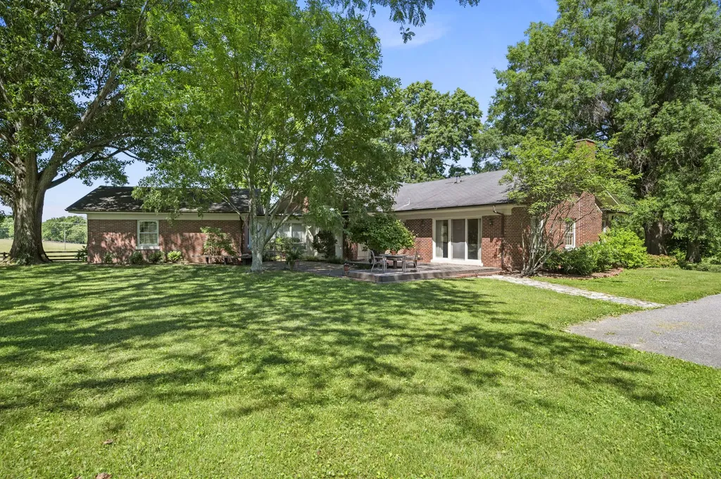 4036 N Cleveland Road Lexington KY 40516