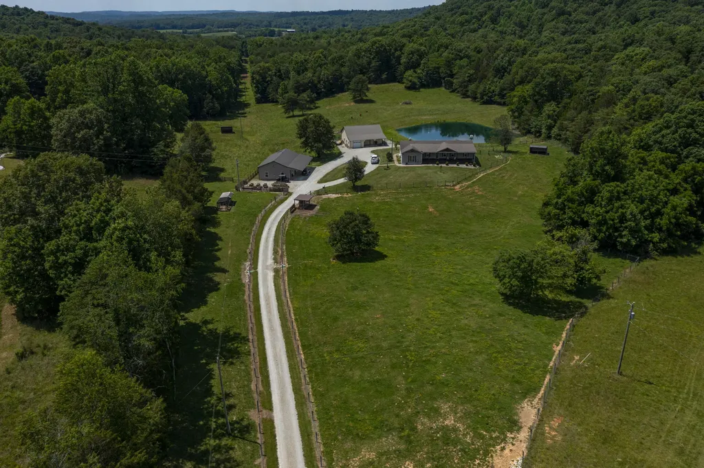 3768 Priceville Road Munfordville KY 42765