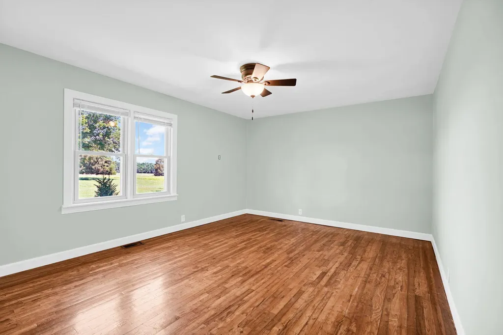 5566 Ky-120 Dixon KY 42409