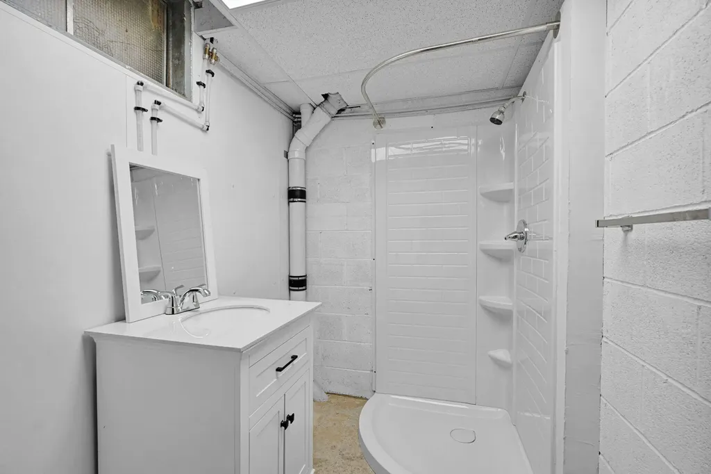 5566 Ky-120 Dixon KY 42409