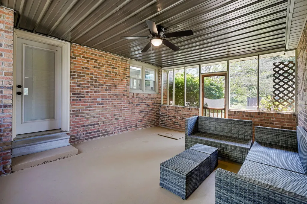 5566 Ky-120 Dixon KY 42409