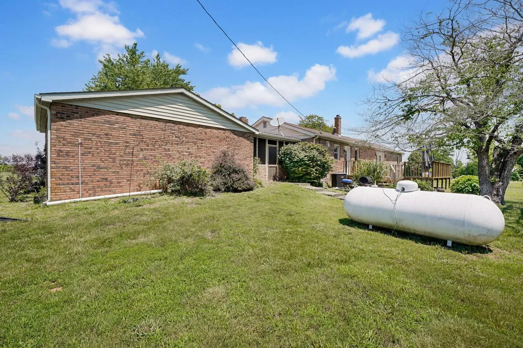 5566 Ky-120 Dixon KY 42409