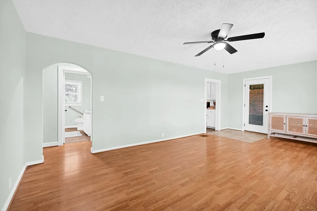 5566 Ky-120 Dixon KY 42409