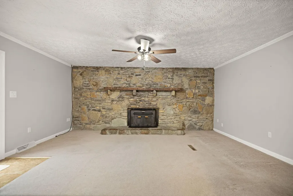 29 S Teresa Drive Owingsville KY 40360