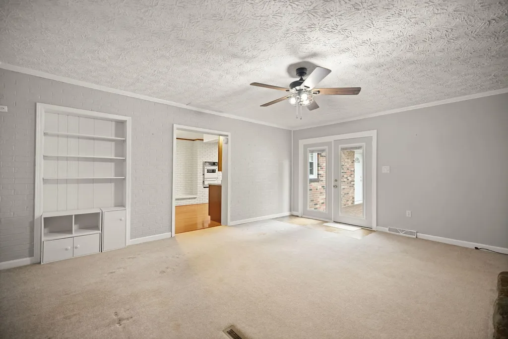 29 S Teresa Drive Owingsville KY 40360