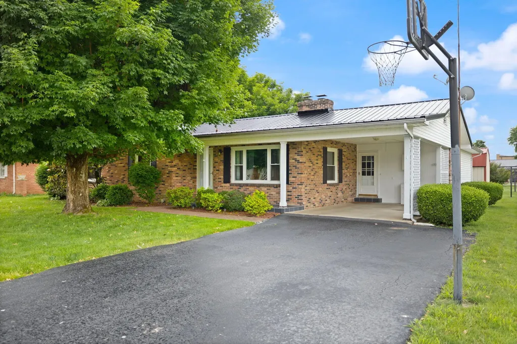 29 S Teresa Drive Owingsville KY 40360